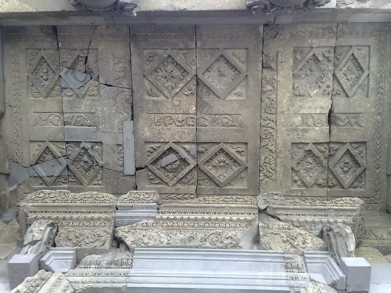 Гарни